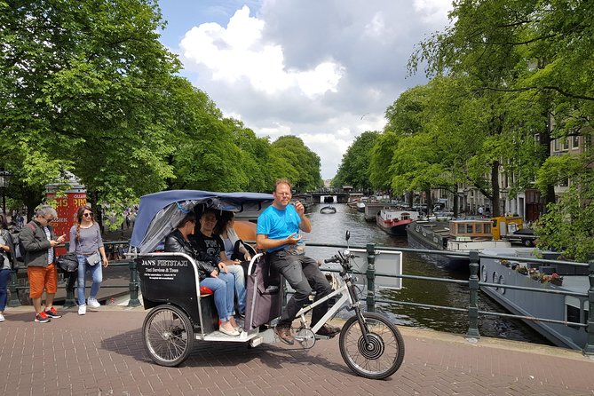 1,5 hours Amsterdam Rickshaw Tour - Nieuwmarkt and the Old Eastern Gateway