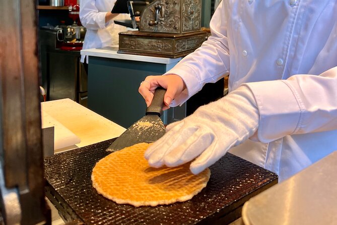 10 Tastes of Amsterdam: Food Tour by UNESCO Canals and Jordaan - Floating flowers and Dutch chocolate
