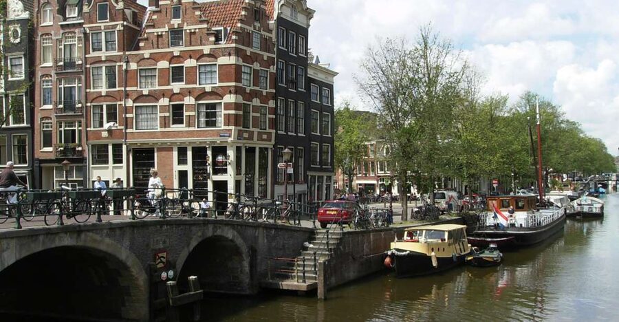 2.5-Hour Amsterdam Sightseeing Tour by Bike - Why a bicycle makes sense for central Amsterdam