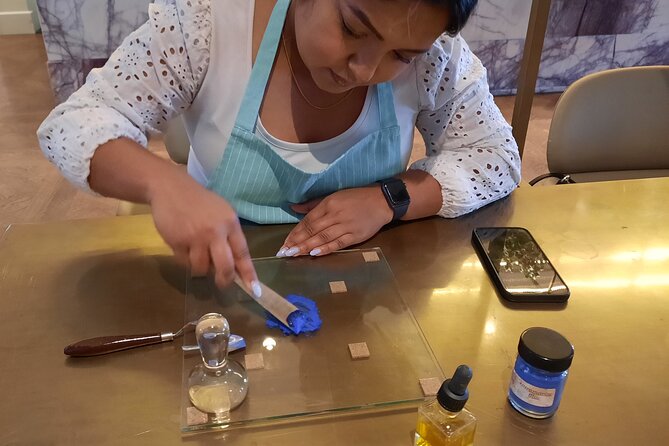 2 Hour Making Rembrandt's Traditional Oil Paints in Amsterdam - Fitting the 3:00 to 7:00 PM window into your day