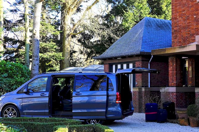 Airport Private Transfer: Schiphol Airport ↔ Amsterdam City - Arriving at Schiphol and finding your chauffeur