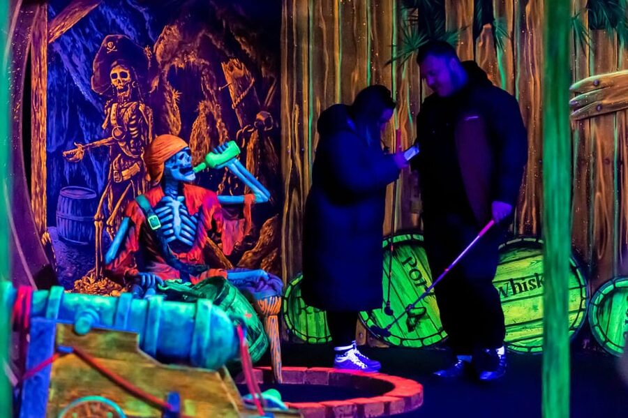 Aloha Amsterdam: 12-Hole Glow-in-the-Dark Mini-Golf - Entering the pirate and underwater course