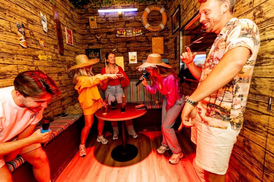 Aloha Amsterdam: Private Karaoke Booth with 20.000 Songs - A tropical karaoke room near Amsterdam Central