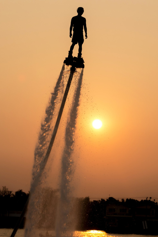 Alphen aan den Rijn: 15-Minute Flyboard Experience - Getting ready in the supplied wetsuit