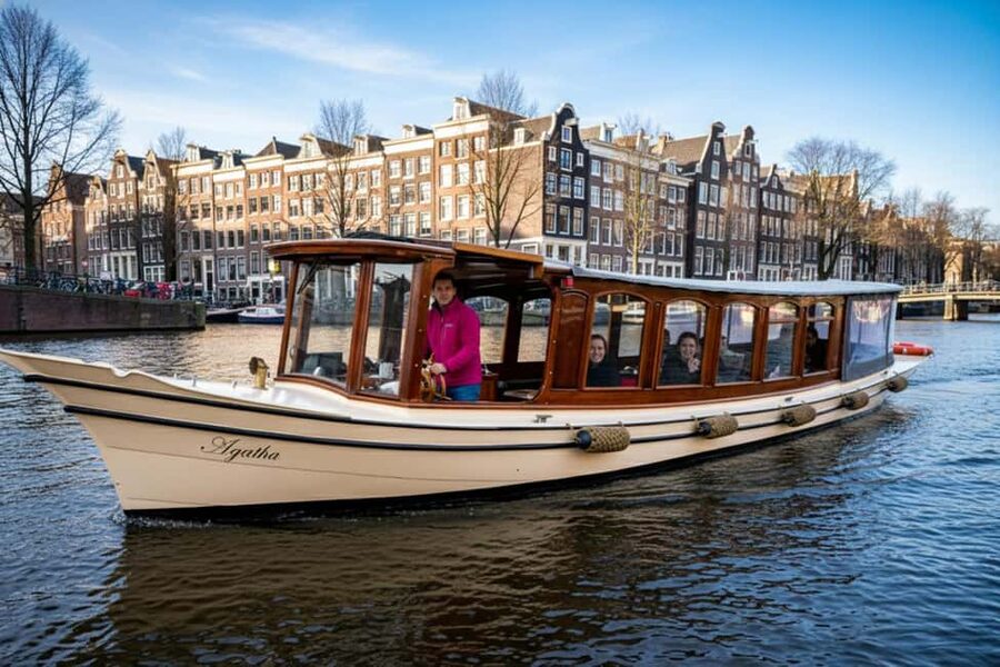Amsterdam:1.5-Hour Canal Cruise local Guide, Drinks & Snacks - What the 90-minute route shows you
