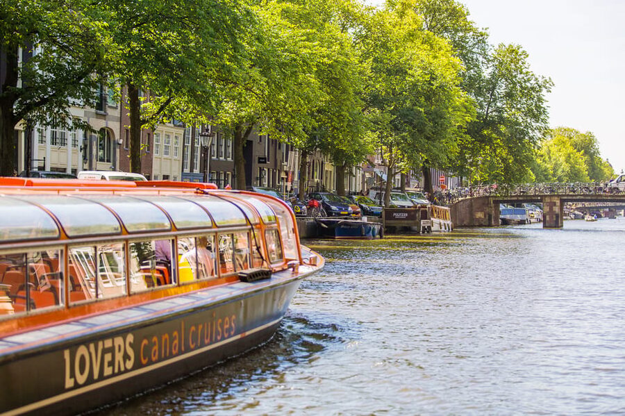 Amsterdam: 1-Hour Canal Cruise & NEMO Science Museum - Choosing the right cruise departure point