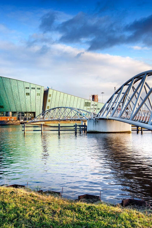Amsterdam: 1-Hour Canal Cruise & NEMO Science Museum - Planning the gap between NEMO and the canals
