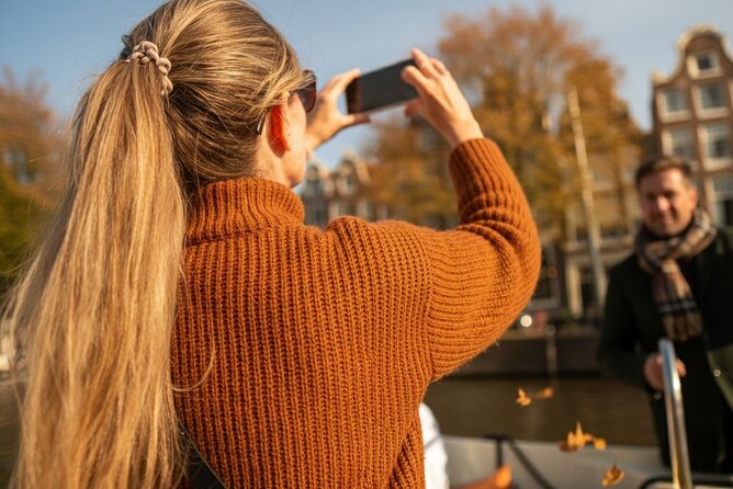 Amsterdam 1-Hour Canal Cruise With Live Guide - Flower markets, old canals, and smaller museums