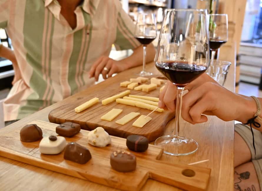Amsterdam: 10 Tastings Guided Food Tour by UNESCO Canals - Key points at a glance
