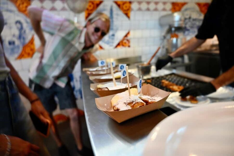 Amsterdam: 10 Tastings Guided Food Tour by UNESCO Canals - The UNESCO canals and a two-century-old bakery