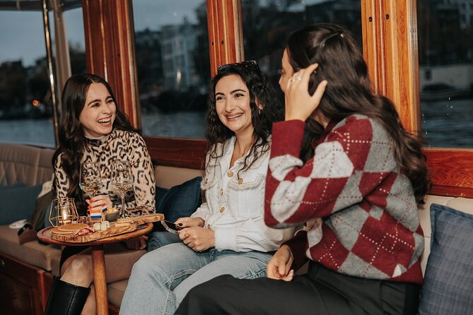 Amsterdam: 2-Hour Canal Cruise incl. Drinks & Dutch Snacks - Snacks, drinks, blankets, and the boat atmosphere