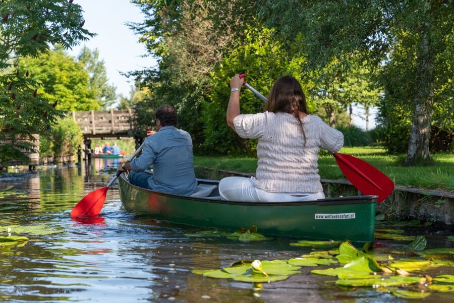 Amsterdam: 2-Hour Guided Canoe Trip - A halfway drink breaks up the paddle