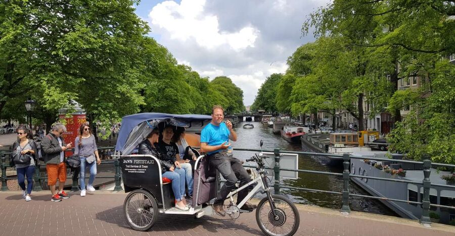 Amsterdam: 2-Hour Sightseeing Tour by Rickshaw - Along the canals and historic houses