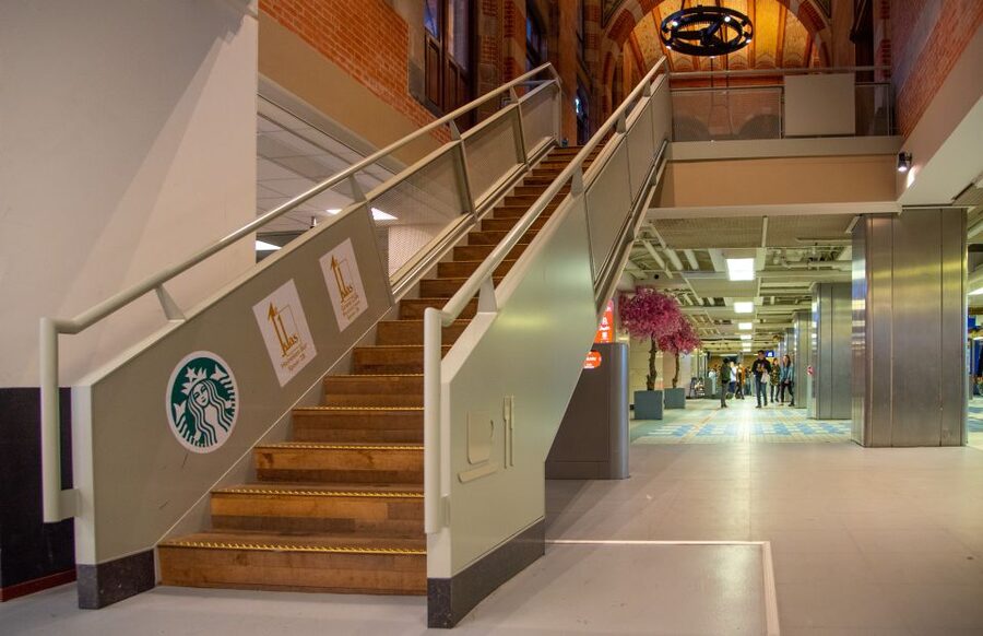 Amsterdam: 3-Course Meal in Historic 1st Class Waiting Rooms - A leisurely 2.5-hour meal, not a quick station bite