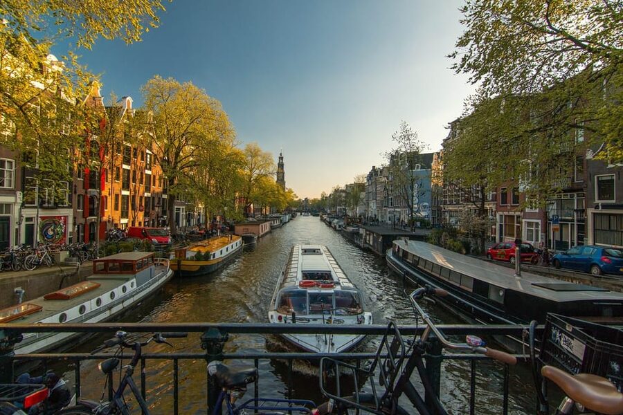 Amsterdam: 3-Hour Private Bike Tour of the City Center - Dam Square and Amsterdam’s busy center