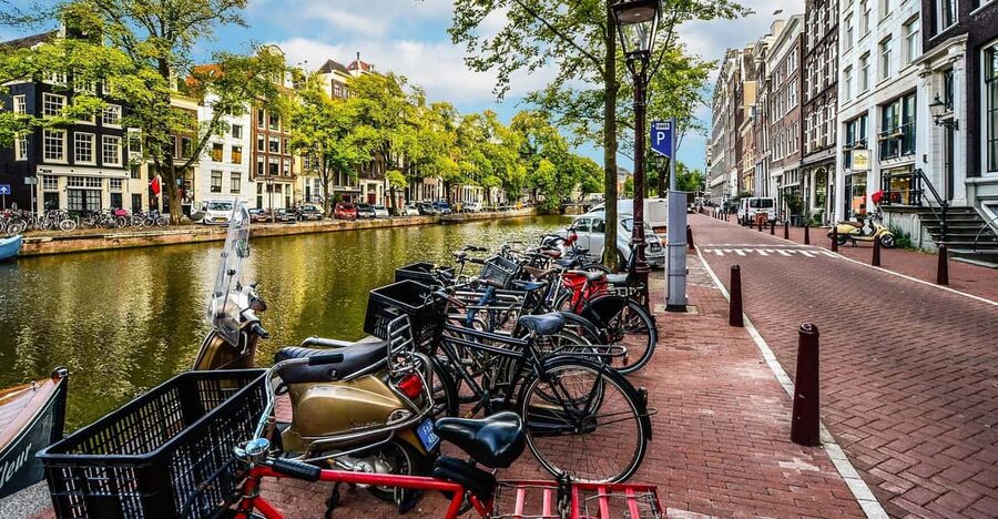 Amsterdam: 3-Hour Private Bike Tour of the City Center - Starting at Oosterdokskade 63A