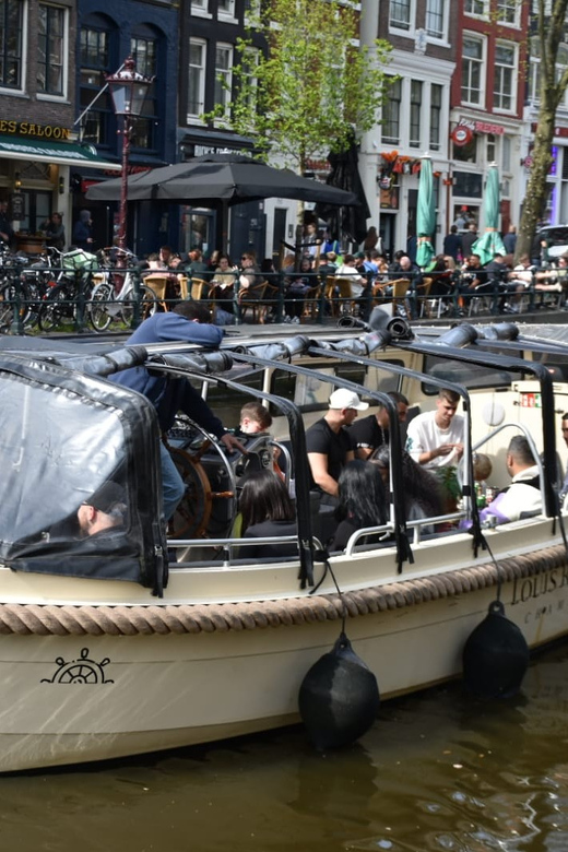 Amsterdam: 420 Smoke-Friendly Boat Tour - The captain and the level of guiding