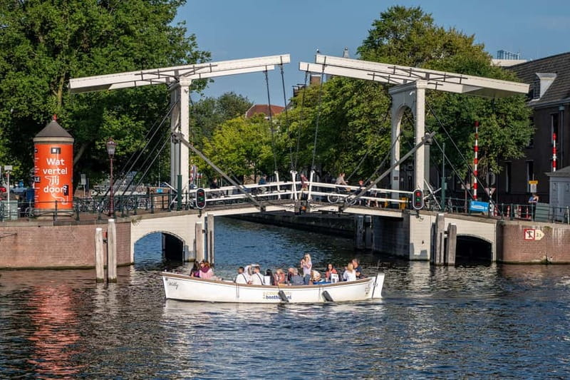 Amsterdam: 75 minute Open Boat Canal Cruise with Live Guide - The Amstel and Magere Brug