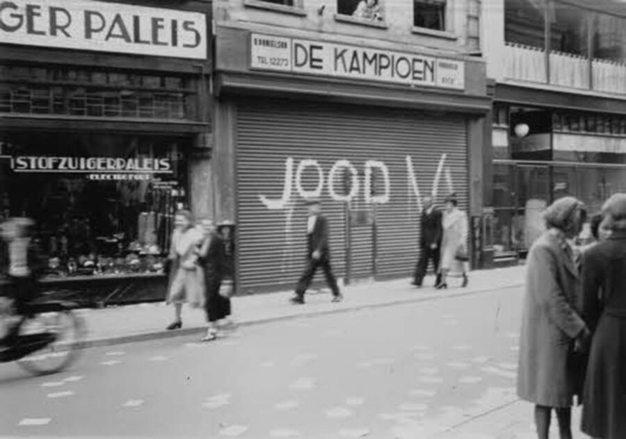 Amsterdam: Anna Frank and World War II History Walking Tour - Is $28 a fair price for two hours?