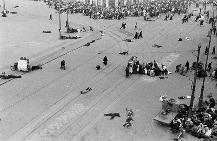 Amsterdam: Anna Frank and World War II History Walking Tour - The memorial to Amsterdam’s murdered communities