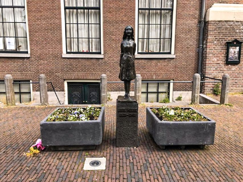 Amsterdam: Anne Frank and Jewish Quarter Guided Walking Tour - Starting at the H’ART Museum and entering Amsterdam’s Jewish Quarter