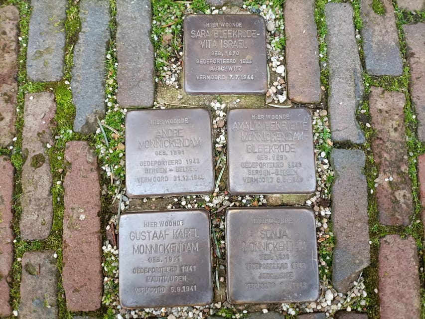 Amsterdam: Anne Frank Guided Small Group Walking Tour - How the guides shape the experience