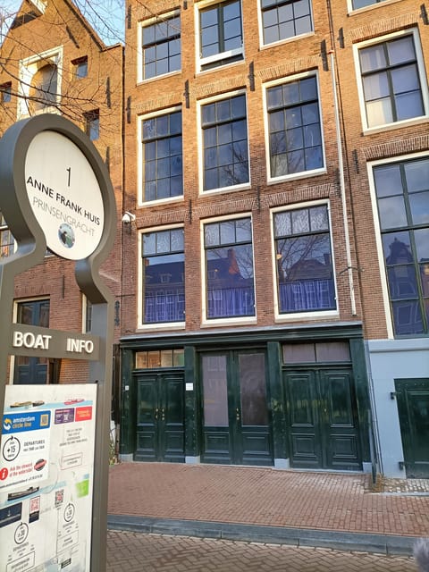 Amsterdam: Anne Frank Guided Small Group Walking Tour - Blauwburgwal: a quieter stretch for reflection