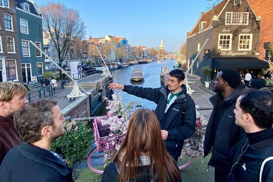 Amsterdam: Anne Frank Guided Small Group Walking Tour - The Anne Frank Monument and the final approach
