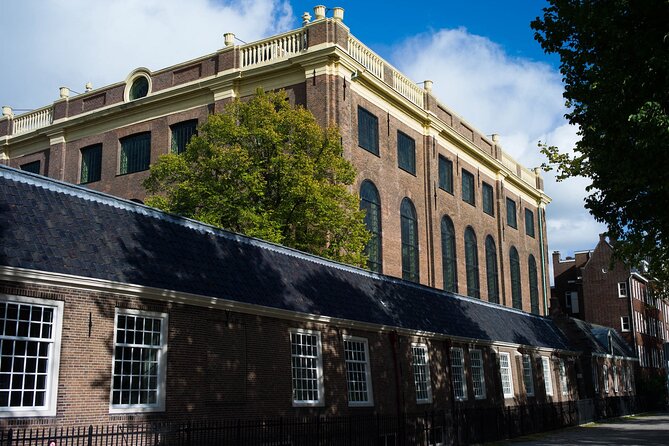 Amsterdam : Anne Frank Tour in EN/DE/IT/ES - South Church and the former Black Death cemetery