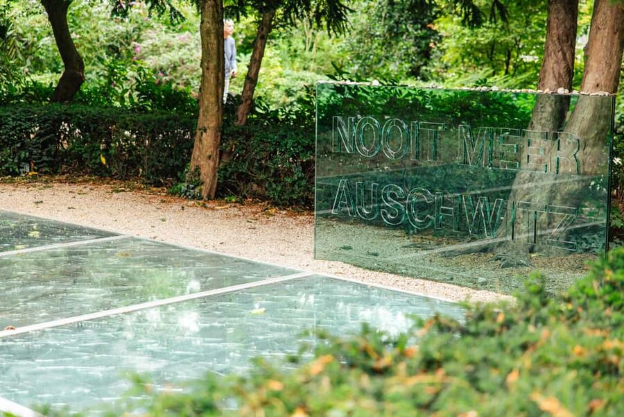 Amsterdam: Anne Frank Walking Tour - Guided in EN/DE/IT/ES - National Holocaust Names Monument