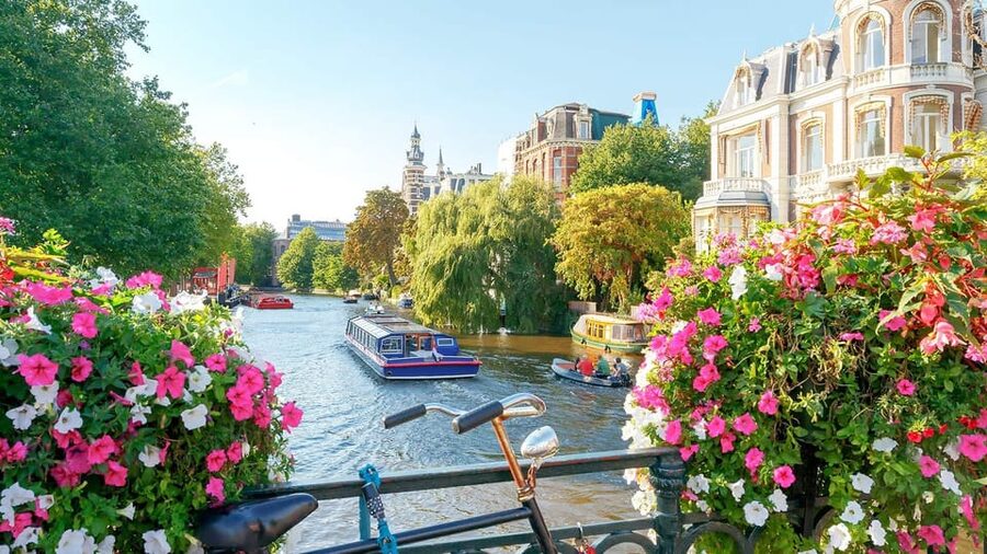 Amsterdam Audioguide - TravelMate app for your smartphone - Freedom from schedules and fixed meeting points