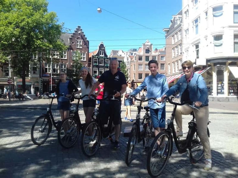 Amsterdam bike tour with a French-speaking guide local! - Museumkwartier and Vondelpark