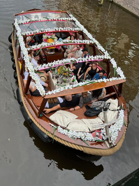 Amsterdam: Boat Tour with Optional Unlimited Drinks - Boarding beside the Oudezijds Voorburgwal