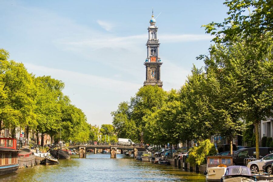 Amsterdam: Body Worlds Exhibition and Canal Cruise - A practical two-hour plan