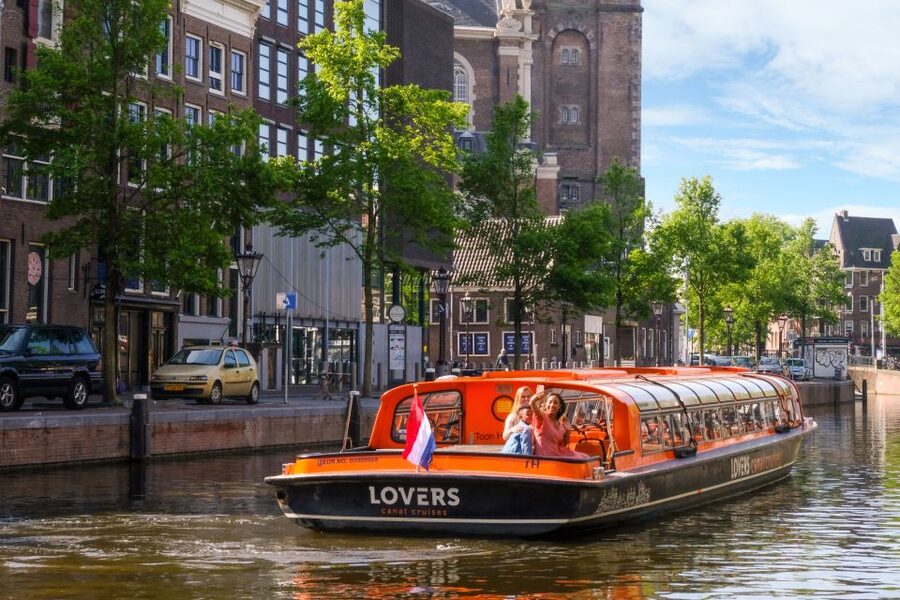 Amsterdam: Canal Cruise and Entrance to Xtracold Icebar - Key points to know before booking