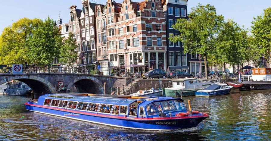 Amsterdam: Canal Cruise and Jewish Cultural Quarter Tickets - Entering the old Jewish Quarter