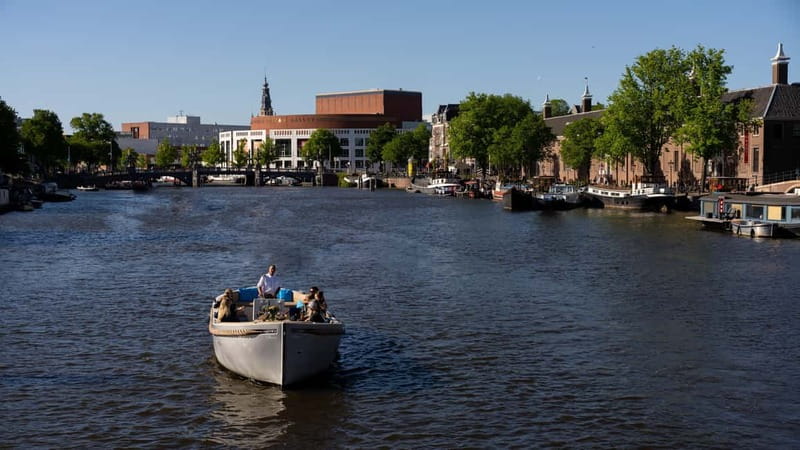Amsterdam: Canal Cruise in Open Boat with Drink Option - Herengracht and the Seven Bridges area