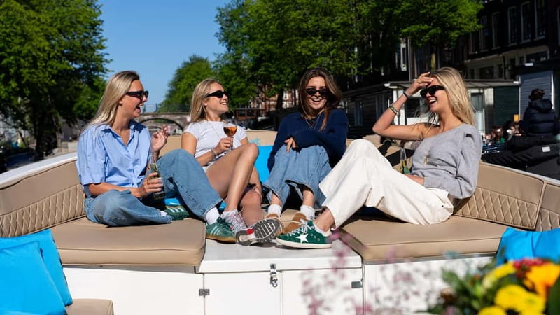 Amsterdam: Canal Cruise in Open Boat with Drink Option - What the guides add to the hour