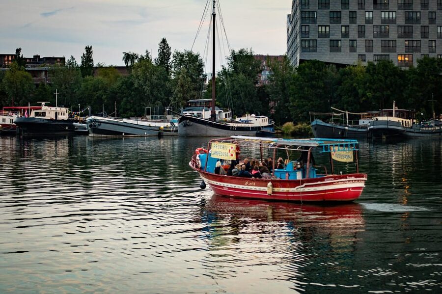Amsterdam: Canal Cruise on a Wooden Refugee Boat - What you will not get from this cruise
