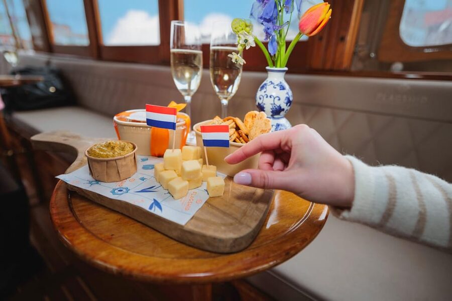 Amsterdam: Canal Cruise with Bubbles & Bites - The food, drinks, and pace on board