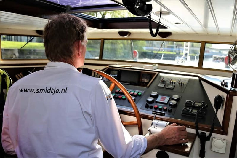 Amsterdam canal cruise with culinary burger or cheese & wine - NEMO, Centraal Station, and the northern stretch