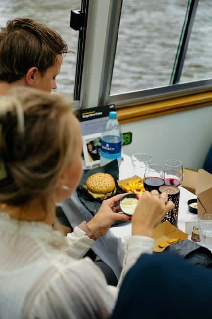 Amsterdam canal cruise with culinary burger or cheese & wine - A heated boat changes the evening