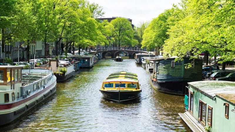 Amsterdam canal cruise with culinary burger or cheese & wine - Is $40 a fair price?