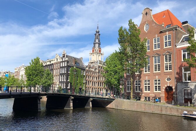 Amsterdam Canal Cruise with German Guide and unlimited drinks - Why Amsterdam’s canals are best seen from a low boat