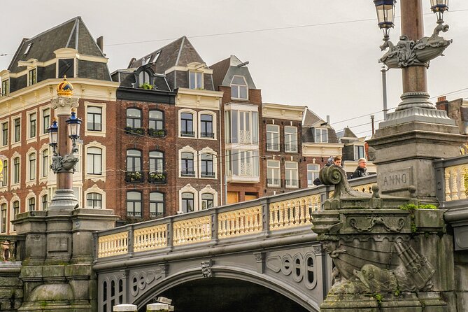 Amsterdam Canal Cruise with German Guide and unlimited drinks - Group size, timing, and comfort