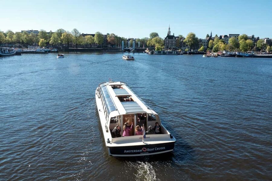 Amsterdam: Canal Cruise with Live Commentary & Audio Guide - Key points to know before you book