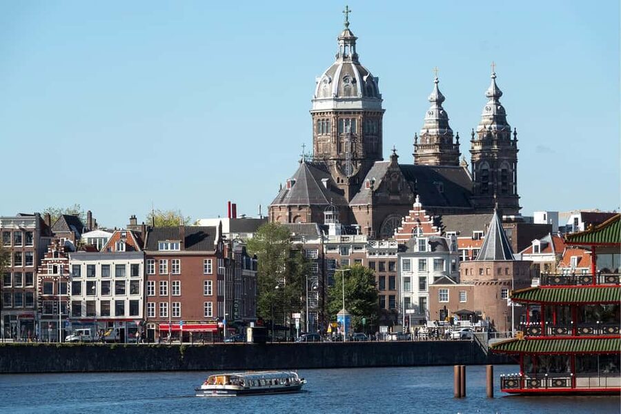Amsterdam: Canal Cruise with Live Commentary & Audio Guide - Why this cruise makes sense early in your Amsterdam visit