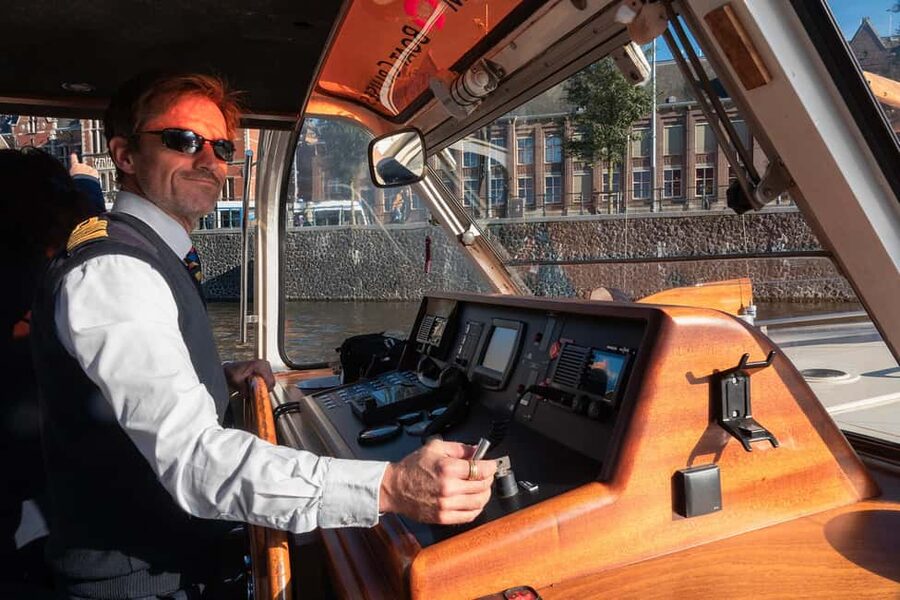 Amsterdam: Canal Cruise with Live Commentary & Audio Guide - Live commentary, audio guides, and drinks