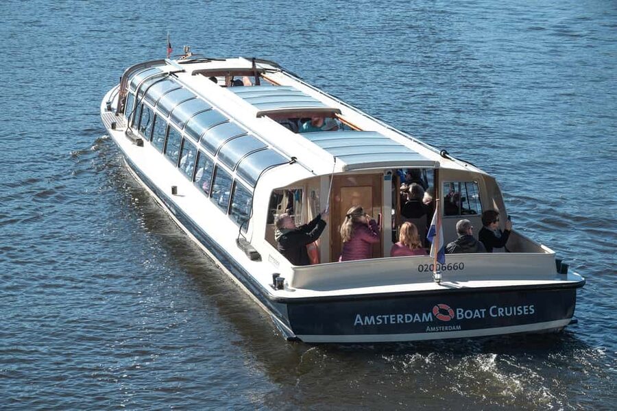 Amsterdam: Canal Cruise with Live Commentary & Audio Guide - Comfort, weather, and the best seat strategy