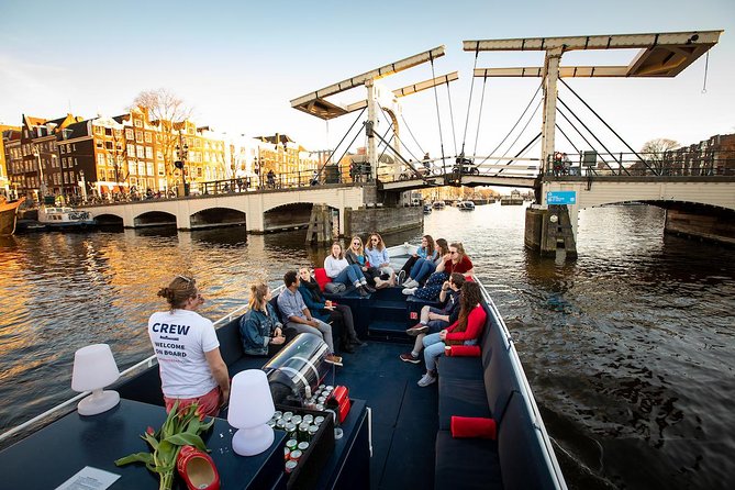 Amsterdam Canal Cruise With Live Guide and Unlimited Drinks - The eastern canals and museum quarter